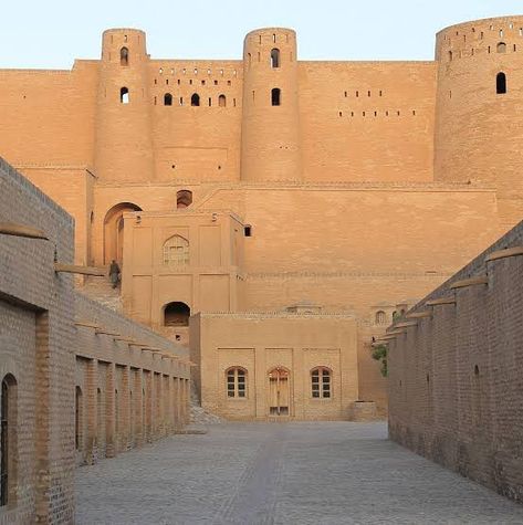 Afghan Architecture, Afghanistan History, Ancient Afghanistan, Pakistani House, Beautiful Afghanistan, Afghan History, Mud Wall, Herat Afghanistan, Afghanistan Photography