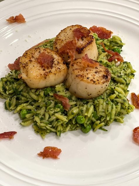 Scallop Orzo, Scallops Orzo, Orzo And Peas, Orzo Pesto, Pesto Orzo, Seafood Scallops, Leftover Breakfast, Pesto Recipes, Pea Pesto