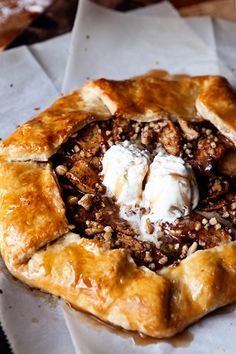 Cinnamon Apple Galette might be your new favorite dessert. Rustic and completely amazing! Rustic Dessert, Apple Galette, Galette Recipe, Cinnamon Apple, Maple Glaze, Sweet Pie, Recipes Dessert, Apple Desserts, Köstliche Desserts