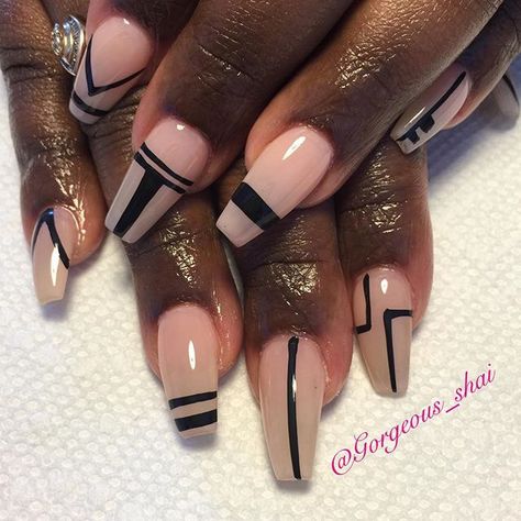 Grown Woman Nail Designs, African American Nail Designs, Classy Nails Black Women, African Nail Art Design, Dope Nail Designs Mid Length, African Nail Art, Interesting Nail Designs, Braided Nails, Juneteenth Nails