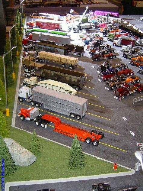 Lorry park Farm Toy Display, Remote Control Trucks, Model Truck Kits, Diecast Trucks, Model Trucks, Rc Cars And Trucks, Slot Car Tracks, Plastic Model Cars, Custom Hot Wheels