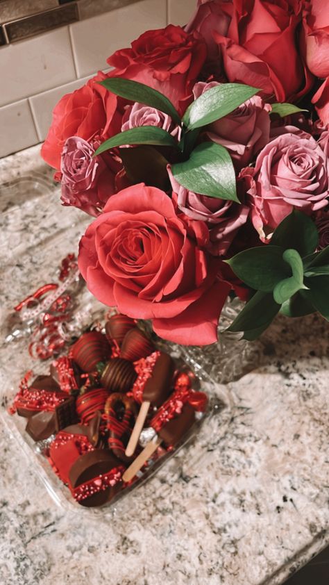 Roses with chocolate box Valentine Core Aesthetic, Valentine Day Aesthetic, Monthly Aesthetic, Valentine’s Day, Art Inspiration Creative, February Aesthetic, Valentines Vibes, Valentines Aesthetic, Aesthetic Relationship