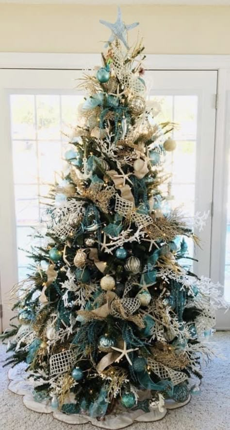 Nautical Tree Decorations, Coastal Christmas Tree With Ribbon, Ocean Theme Christmas Decorations, Seaside Christmas Trees, Coastal Theme Christmas Tree, Coastal Xmas Tree, Beach Themed Christmas Trees, Beach Theme Tree, Sea Theme Christmas Tree