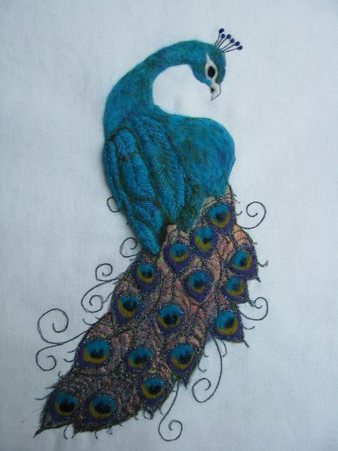 Peacock picture....needle felted using merino wools and silk fibres. hand and machine stitching.  https://www.facebook.com/photo.php?fbid=299725103463703=a.299724976797049.48205.115078045261744=1 Peacock Picture, Peacock Hat, Kindle Pouch, Needle Felted Ornaments, Peacock Pictures, Feather Embroidery, Machine Stitching, Felt Pictures, 3d Figures