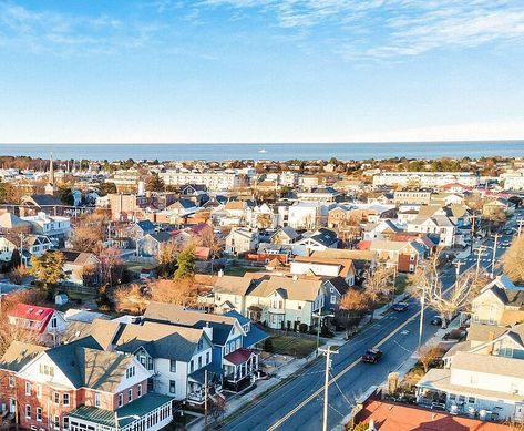 Weekend in Lewes, Delaware: Best things to do, see and eat - Tripadvisor Delaware Travel, Pretty Beaches, Lewes Delaware, Oyster House, Beach Towns, Pretty Beach, Historic Downtown, Stop Thinking, Beach Town