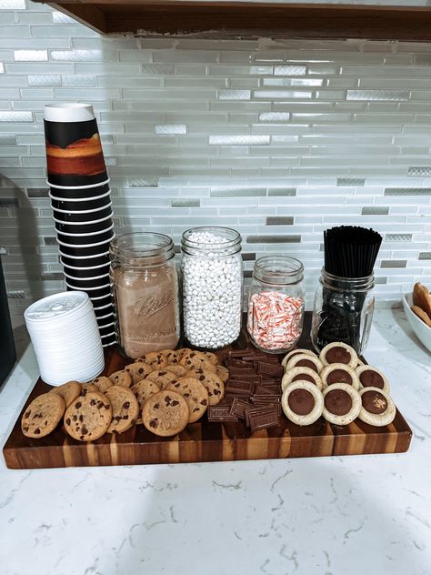 Birthday Hot Cocoa Bar, Coffee Tea Hot Chocolate Bar, Hot Chocolate Bar Simple, Hot Chocolate Bar Birthday Party, Hot Cocoa Bar For Work, Hot Cocoa Bar Ideas Christmas Diy, Hot Cocoa Bar Fall, Hot Cocoa Night, Christmas Eve Sleepover