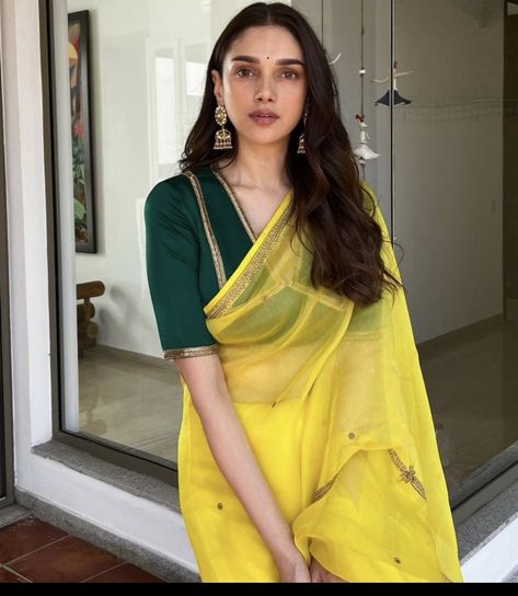 Aditi Rao Hydari, Saree Wearing Styles, Mehendi Outfits, Simple Saree Designs, Saree Looks, Aditi Rao, Saree Wearing, Fashionable Saree, New Saree Blouse Designs