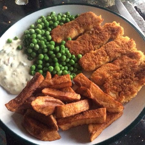 Fish Fingers And Chips, Tartare Sauce, Fish Fingers, Fish Finger, Peas, Sailor Moon, Sauce, Chips, Fish