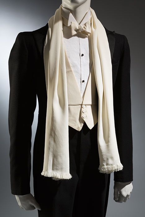 Tuxedo With Scarf Men, Vintage Tuxedo Men, Black Suit White Tie, 1930s Menswear, 1930s Men, Mens Formal Wear, Vintage Mens Fashion, Tuxedo For Men, White Tie