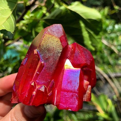 Ruby Aura Quartz, Gemstones And Crystals, Gems And Crystals, Aura Quartz, Dragon Fruit, Steven Universe, Aura, Ruby, Universe