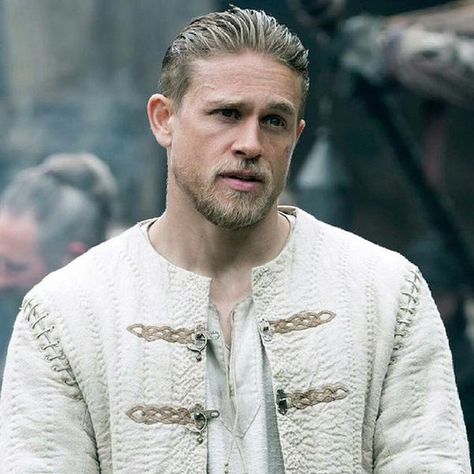 Charlie Hunnam King Arthur Hair - What is the haircut? How to style? Charlie Hunnam Haircut, Charlie Hunnam King Arthur, King Arthur Legend, Roi Arthur, Ryan Guzman, Guy Ritchie, Taylor Kitsch, Karl Urban, Travis Fimmel