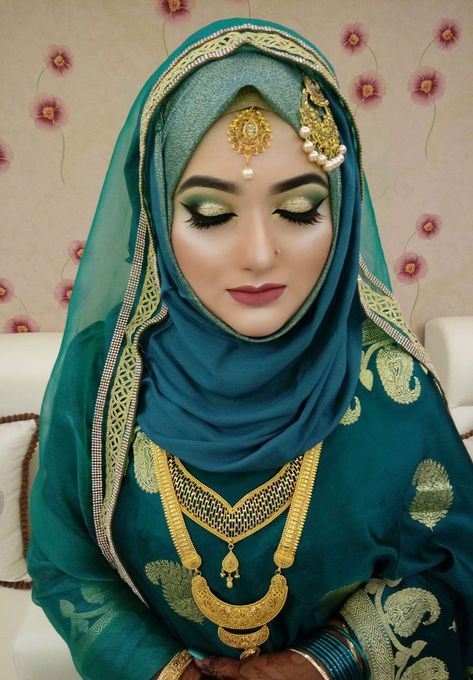 Makeup For Hijab, Hijab With Necklace, Muslim Wedding Dress Hijab Bride, Muslim Wedding Hijab, Wedding Hijab Styles, Bridal Hijab Styles, Wedding Dress Illustrations, Puffy Wedding Dresses, Hijabi Brides