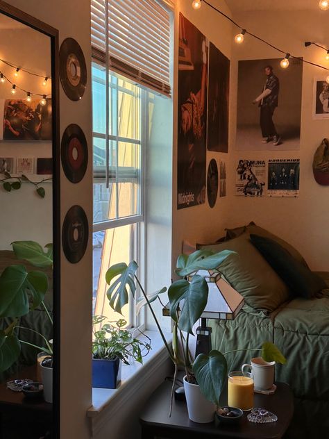 Men’s Bedroom With Plants, Minimalist Indie Room, Masc Bedroom Ideas, Earthy Dorm Aesthetic, Plant Dorm Room Aesthetic, Earthy Room Aesthetic Minimalist, Men’s Dorm Room, Masculine Bedroom Aesthetic, Clean Room Aesthetic Cozy Vibes