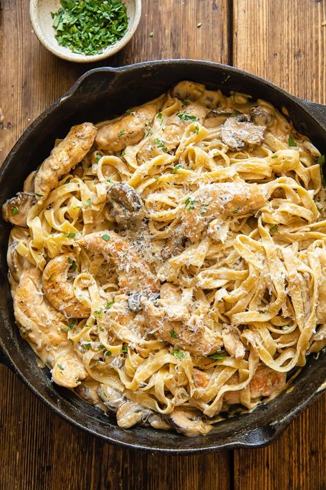 Chicken Marsala Fettuccine, Chicken Marsala Pasta Recipe, Roasted Cabbage Recipes, Chicken Marsala Pasta, Marsala Pasta, Mushroom Side Dishes, Fettuccine Recipes, Fettuccine Noodles, Marsala Chicken Recipes