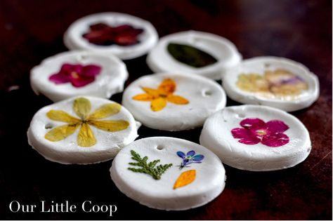 Wondering what to do with your pressed flowers? Make beautiful ornaments to enjoy all year! Flowers Clay, Pressed Flower Crafts, Beautiful Ornaments, Dried And Pressed Flowers, Pressed Flower Art, Clay Ornaments, Flower Ornaments, Camping Crafts, Nature Crafts