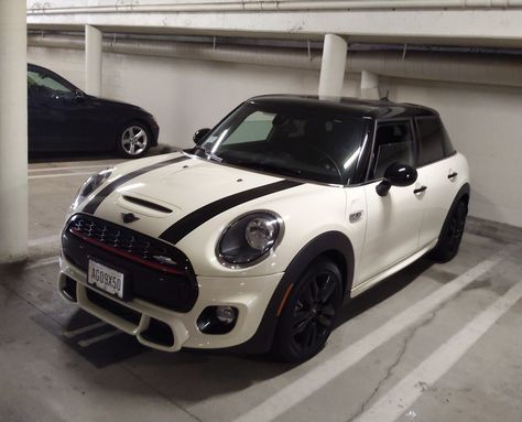 Mini Cooper 4 Door, Mini Cooper Hardtop, Dream Whip, Cooper Car, Mini Coopers, Car Essentials, Car Goals, Mini Countryman, Cooper S