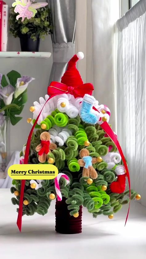 Handmade diy pipe cleaner Christmas tree #handmade #diy #handmadegifts #handmadecraft #gift #christmastree #craft #diyproject #diyfashion #diycraft #homedecor #diystufftomake #handcraft #TikTokCrafts #decoration #DIYCrafts #craft #christmasdecor #diyhomedecor #pipecleanerart #pipecleanerflowers Decoracion Navidad Diy, Christian Christmas Decorations, Easy Holidays Crafts, Flower Box Gift, Pinterest Diy Crafts, Pipe Cleaner Crafts, Handmade Christmas Crafts, Simple Christmas Tree, Homemade Holiday