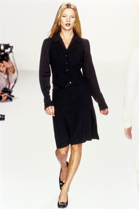 Kate Mess, 90s Minimalism, Moss Fashion, 90s Calvin Klein, Juergen Teller, 90s Runway Fashion, Original Supermodels, Runway Outfits, Calvin Klein Collection