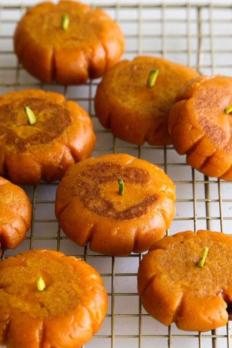 Crispy Pumpkin Mochi Cakes (3-Ingredients) Pumpkin Mochi Cookies, Thai Pumpkin Custard, Mochi Cheesecake, Pumpkin Mochi Recipe, Pumpkin Mochi, Pumpkin Butter Cake, Potluck Food, Vegan Thanksgiving Dessert, Autumn Desserts