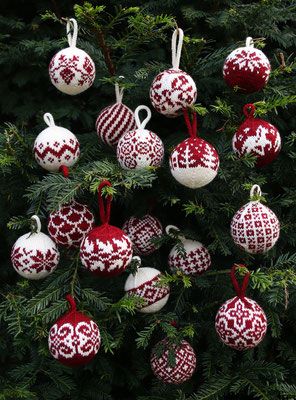 Knitted Ornaments, Knit Christmas Ornaments, Knitted Christmas Decorations, Basic Pattern, Crocheting Ideas, Christmas Knitting Patterns, Christmas Ornament Pattern, Knitting Books, Christmas Ball