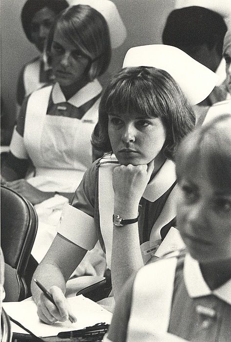 University of Pennsylvania Nursing Students in the 1960's Nursing Pictures, History Of Nursing, Vintage Nursing, Nursing History, School Of Nursing, Vintage Foto's, Hello Nurse, Nurse Aesthetic, Happy Nurses Week