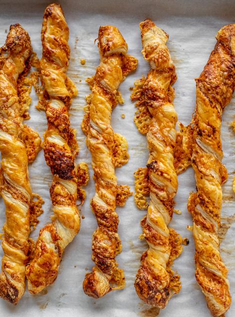 Smoky Cheddar Twists Pastry Twists, Puff Pastry Snacks, Puff Pastry Twists, Cheese Twists, Thanksgiving Appetizers Easy, Rosemary Recipes, Easy Puff Pastry, Crispy Cheese, Cheese Straws