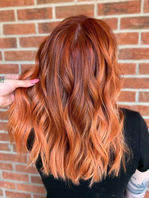 Auburn Strawberry Blonde Balayage, Bright Copper Hair Balayage, Ombre Hair Roux, Flame Red Hair Color, Brown To Ginger Balayage, Ginger Ombre Hair, Copper Ombre Hair, Copper Hair Ombre, Orange Balayage