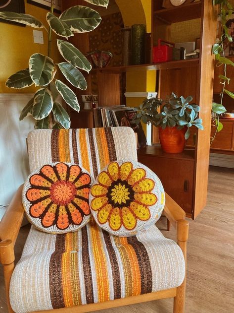 Crochet Cushion Covers, Crochet Cushion Pattern, Cushion Cover Pattern, Crochet Cushion, Crochet Cushion Cover, 70s Decor, 70s Home Decor, Crochet Pillows, Casa Vintage