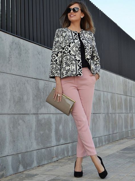 Tonya's StitchFix stylist...Rose Quartz Pants (3/1/16) Geometric Print Outfit, Pink Pants Outfit, Light Pink Pants, Summer Office Outfits, Outfit Trends, Pink Pants, Womens Fashion For Work, Mode Inspiration, Work Attire