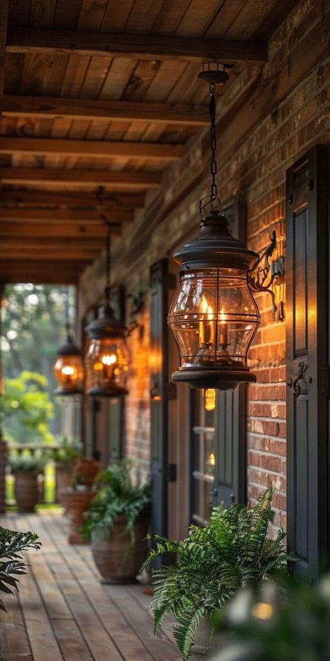 Linette Basso - Love everything 😍  📷 Pinterest Log Cabin Front Porch Decorating Ideas, Fall Home Exterior, Black Front Porch, Farmhouse Rental, Fall Patio Decor, Fall Fireplace Decor, Easter Front Door, Front Porch Lighting, Mantel Decorating