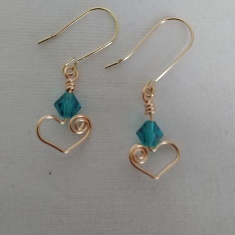 These brass wire wrapped earrings are sparkly and look lovely against the skin.  The turquoise bead  is a great fit with the brass wire.  Ear wires are non-tarnish brass. Wire Shapes, Wire Wrap Earrings, Bead Heart, Wire Jewelry Earrings, Ear Drop, Wire Wrapped Stone Jewelry, Diy Jewelry Rings, Wire Jewelery, Wire Wrap Jewelry Designs