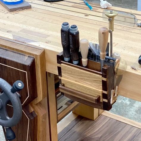 Woodworking Tool Cabinet, Tool Caddy, Workbench Designs, Wood Tool Box, Tool Holders, Tool Storage Diy, Carpentry Tools, Workshop Design, Woodworking Workbench