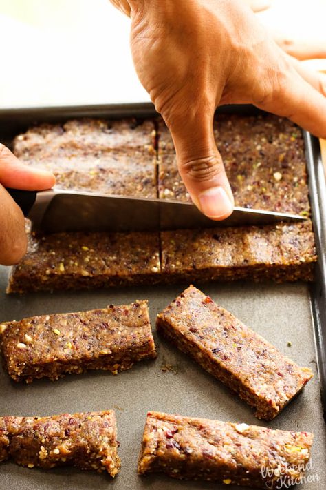 Date Bar Recipes, Dates And Nuts Recipes, Homemade Fruit Bars, Dates Bars Recipe, Date Bar, Date And Nuts Bar, Homemade Date Bars, Date Nut Bars Recipe, Homemade Energy Bars