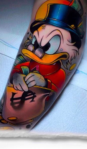 Donald Duck Tattoo Gangsta, Scrooge Mcduck Tattoo, Donald Duck Tattoo, Loney Toones Tattoos, New School Tattoo Cartoon, Color Tattoo For Men, New School Tattoo Designs, Mr Cartoon Tattoo, Tech Tattoo