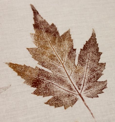 Leaf Print Art, Leaf Printing, Leaf Projects, Autumn Leaves Art, Diy Leaves, Fabric Painting Techniques, Leaf Stencil, Texture Painting On Canvas, Acrylic Painting Lessons