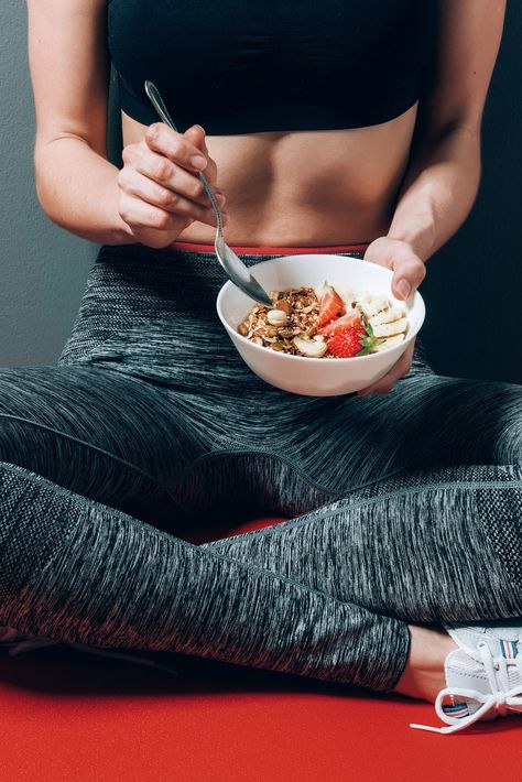 Food Before Workout, Post Workout Breakfast, Hip Mobility Exercises, Chicken Diet, High Protein Breakfast Recipes, Sport Diet, Sports Nutritionist, Sport Food, Sports Recovery