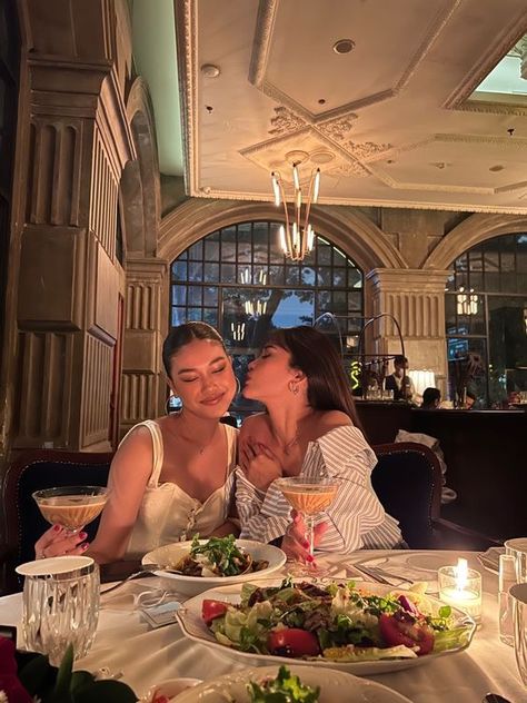 Maxine Liu, Avery Grambs, Spotify Link, Restaurant Pictures, Inheritance Games, Friend Goals, Friend Poses, Online Group, Instagram Photo Inspiration