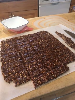 Homemade Eatmore Bars, Eat More Bars Recipe, Dainties Recipes, Eatmore Bars Recipe, Oh Henry Bars Recipe, Eat More Bars, Squares And Bars Recipes, Eatmore Bars, Easy Delicious Dessert