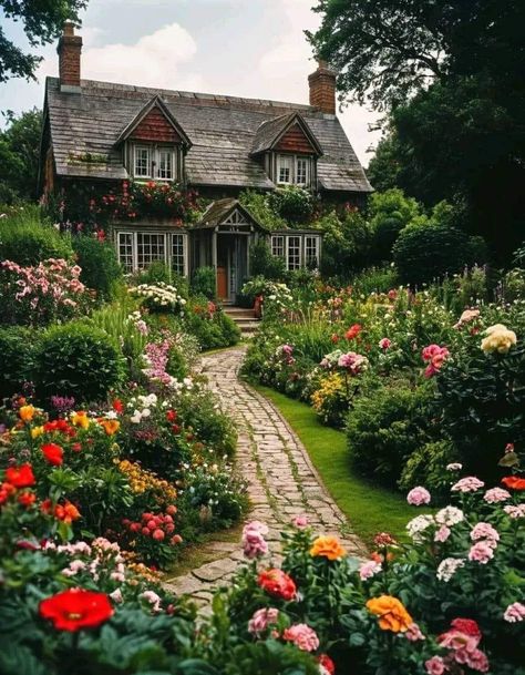 Big House With Garden, English Manor Garden, Flowers Outside House, Countryside Bungalow, Drayton House, Flower Garden House, English Countryside Home, Fairytale House, Dream Life House