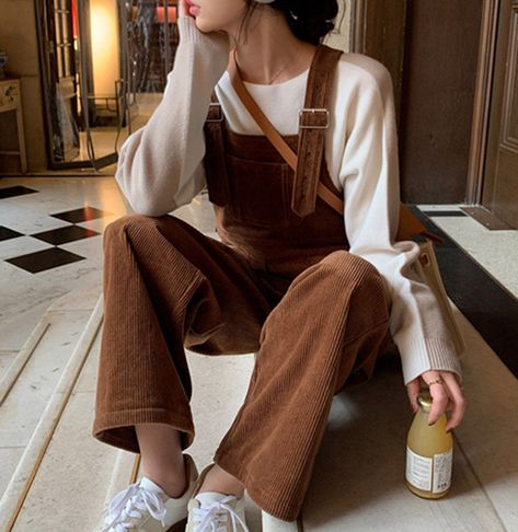 Winter Jumpsuits For Women, Causal Style Aesthetic, Casual Outfit Ideas For Women Simple, Autumn Outfits Pants, Fall Outfits Halloween, Fall Wide Leg Pants Outfit, Cute Autumn Outfits Aesthetic, Fall Outfits Women Aesthetic, Fall Outfits Corduroy