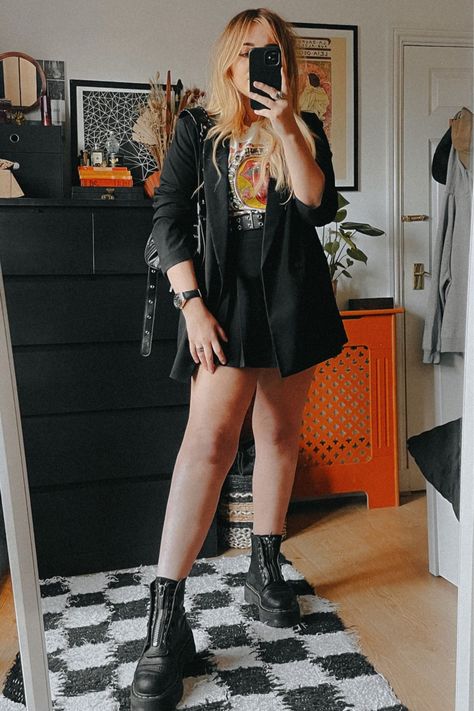 Rock Work Outfit, Lily Melrose Outfits, Goth Mom Outfits, Plus Size Edgy Fashion, Mc Outfit, Taurus Vibes, Goth Girl Aesthetic, Summer Goth Outfits, Edgy Work Outfits