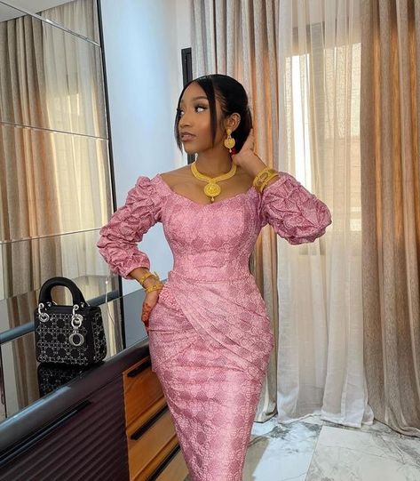 BAZIN INSPIRATION✨ on Instagram Lace Styles For Wedding Guest, Lace Styles For Wedding, Aso Ebi Lace, Aso Ebi Lace Styles, Latest Aso Ebi Styles, Nigerian Lace Styles Dress, African Lace Styles, Lace Gown Styles, Africa Dress