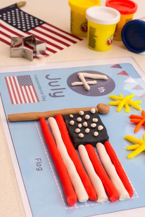 This 4th of July Playdough Mat is a great way to get excited about Independence Day! Kids will love being able to make their own flag! #printableplaydoughmat #independencedayactivities #kidsactivites #printablesforkids #4thofjulyactivities Flags Preschool Activities, 4th Of July Dramatic Play Ideas, Zastave Sveta, Flag Day Activities For Kids, Flag Activities For Kids, Independence Day Activities, July Activities, Feelings Faces, Diy Flag