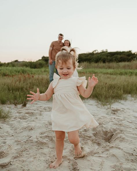 Family Love - Beach Edition 🌊🐚🌿 This family was one of the first family beach sessions I EVER did! I am SO grateful to have had them back infront of my camera to do them again 🤍 • • • #familyphotographer #seabrooktxphotographer #galvestontxphotographer #pearlandtxphotographer #saylormaephotography Family Beach Session, Beach Sessions, I Am So Grateful, Family Beach, So Grateful, I Am Grateful, Beach Photos, Family Love, Family Photographer