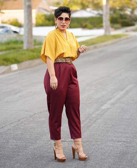 Mustard/ yellow top maroon pants/burgundy pants Mustard And Maroon Outfits, Burgundy And Yellow Outfit, Yellow And Maroon Outfit, Mustard Yellow Top Outfit, Gryffindor Lookbook, Outfit Maroon, Maroon Pants Outfit, Mustard Yellow Top, Maroon Outfit