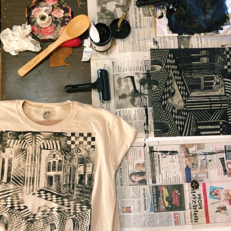 Printmaking Art Aesthetic, Linoleum Print On Fabric, Print Making Aesthetic, Linoleum Print On Clothes, Aesthetic Lino Print, Lino Print Aesthetic, Linocut Print T Shirt, Printmaking On Clothes, Linocut Fabric Printing