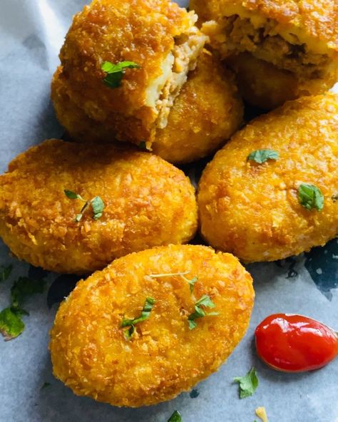 Ammie Kay Cutlets (Chicken & Cheese Potato Cutlets) Recipe https://fooooods.com/ammie-kay-cutlets-chicken-cheese-potato-cutlets-bon_appetit_jeddah Cheese Potato, Potato Cutlets, Cutlets Recipes, Paprika Potatoes, Stuffed Potato Balls, Cheese Potatoes, Gluten Free Cheese, Jeddah, Tater Tot