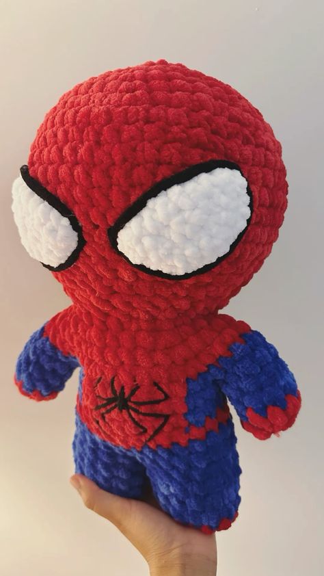 Spider Man Crochet Plush, Crochet Spiderman Plush, Spiderman Crochet Plushie, Crochet Patterns Spiderman, Crochet Ideas Spiderman, Spiderman Plushies, Spider Man Crochet Pattern, Things To Crochet For Men, Spiderman A Crochet