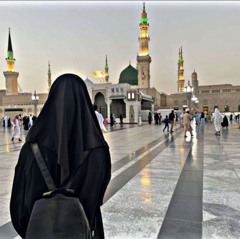 Hijab girl Borka Girl, Hijab Girl, Islamic Artwork, Makkah, My Photo Gallery, Photo Galleries, That Look, Beauty, Quick Saves