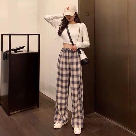 korean fashion spring summer style outfit wide leg red check trousers white crop top casual Korean Fashion Summer Dresses, Check Trousers, Outfit Korean Style, Trousers White, Korean Fashion Summer, Korean Casual Outfits, Korean Fashion Dress, Looks Street Style, Korean Girl Fashion